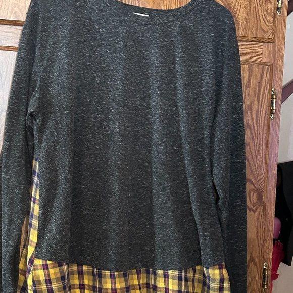 Grace & Emma Gray Grey and Contrasting Plaid Sweater With Raw Edges - Picture 1 of 3